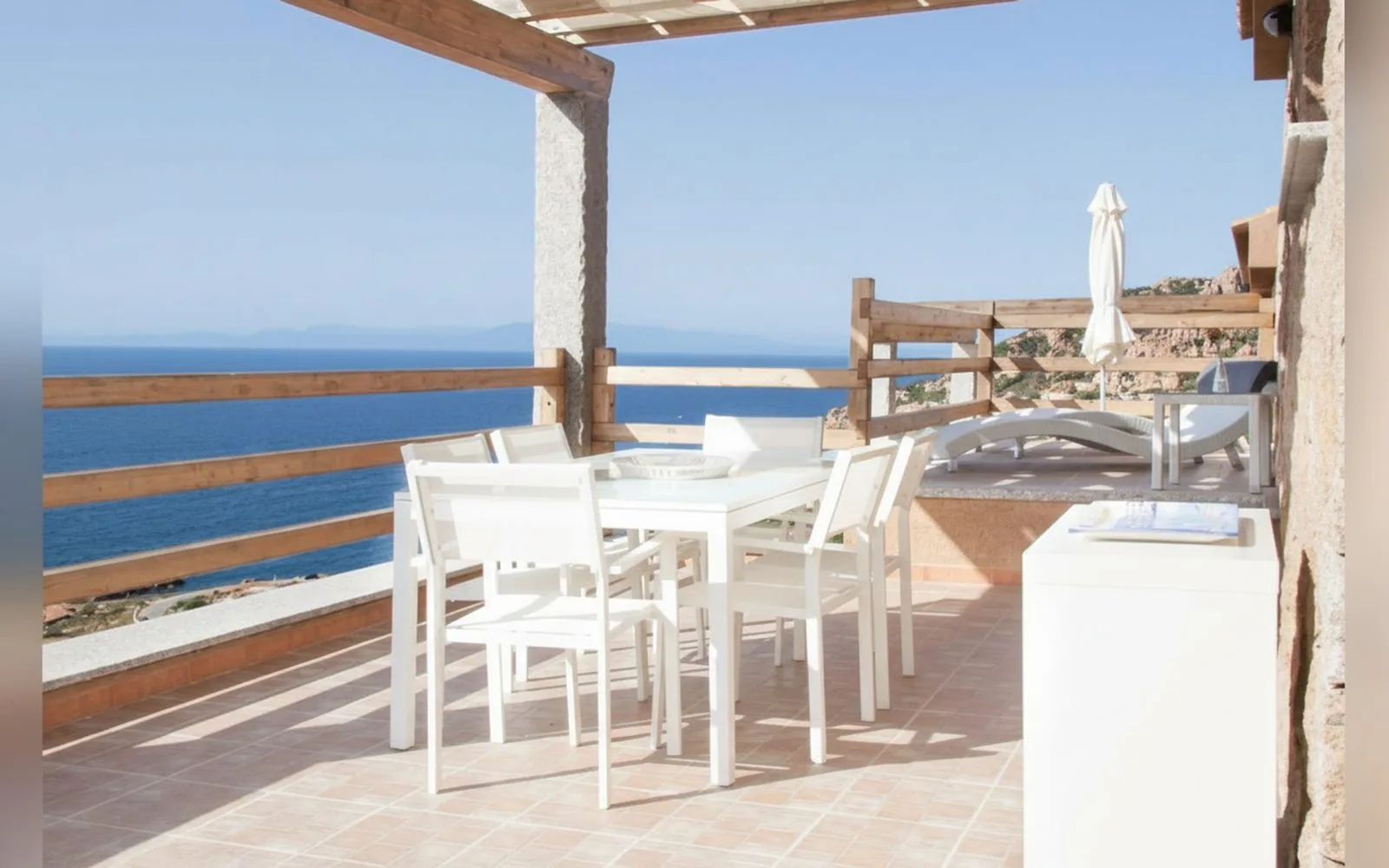 Il tavolo sul terrazzo panoramico